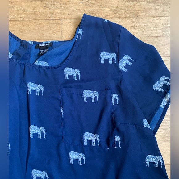 Torrid women’s 4X elephant blouse button up the back - Picture 2 of 6